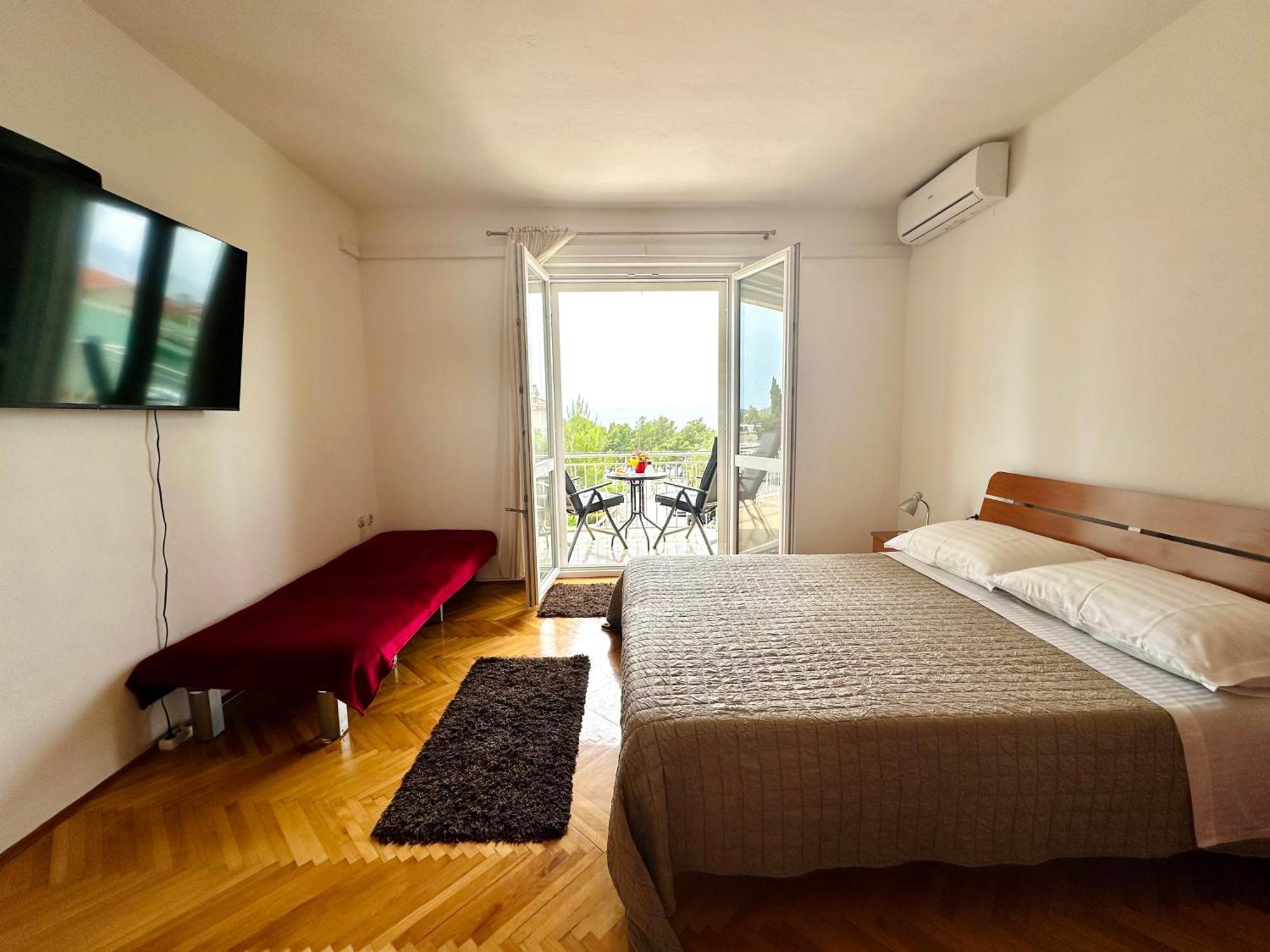 Spacious Family Apartment Near The Beach Makarska Esterno foto
