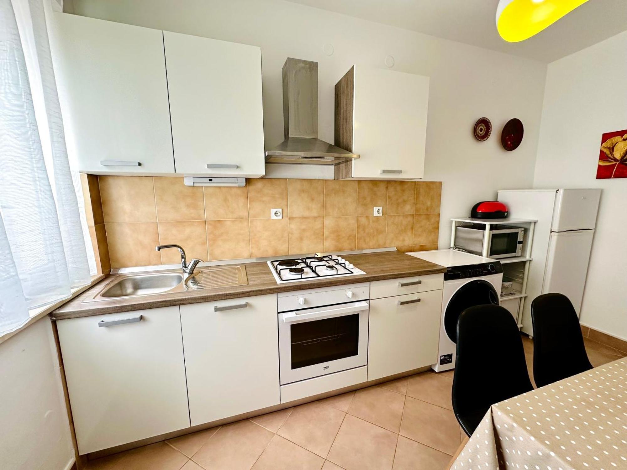 Spacious Family Apartment Near The Beach Makarska Esterno foto