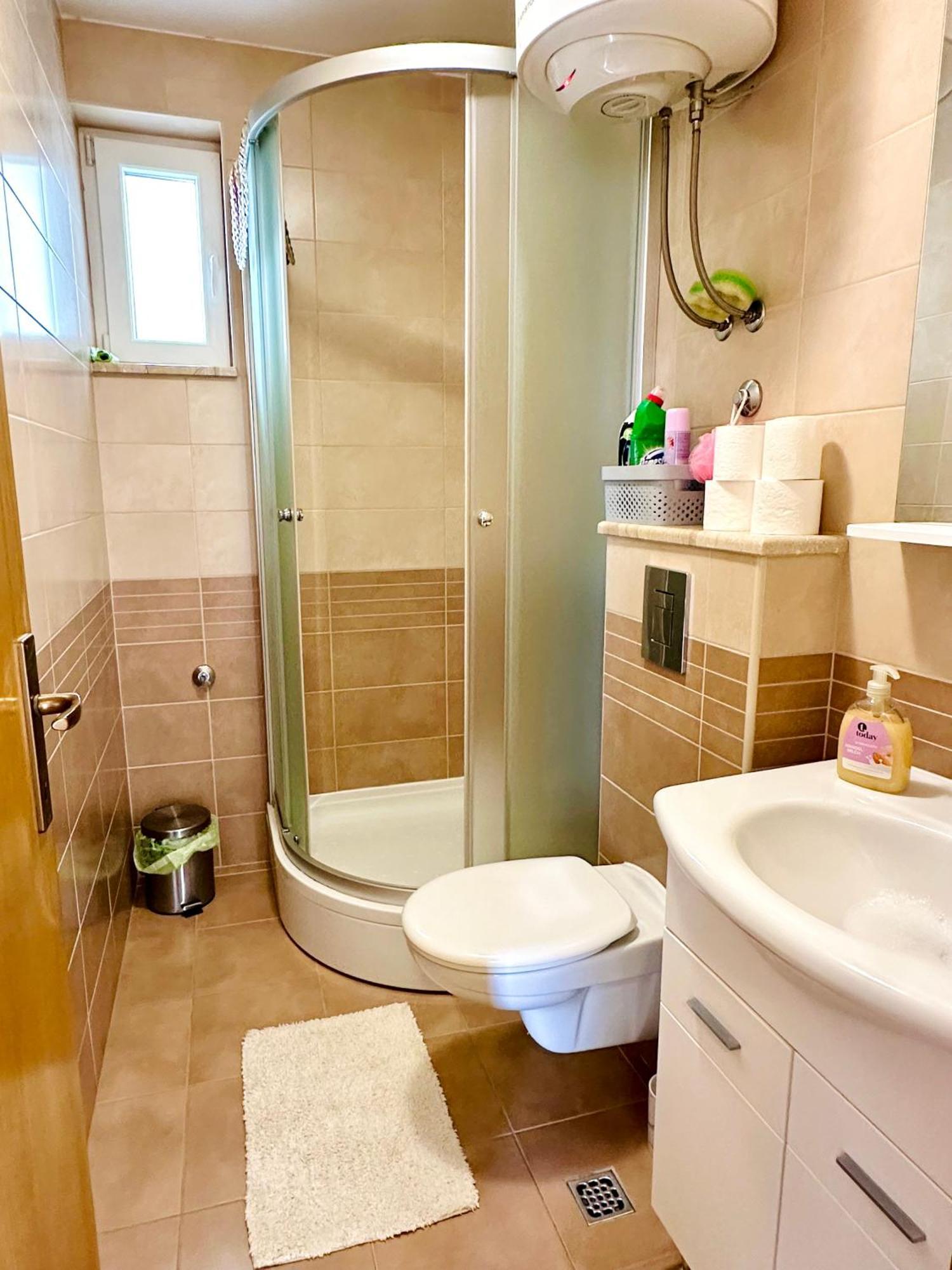 Spacious Family Apartment Near The Beach Makarska Esterno foto