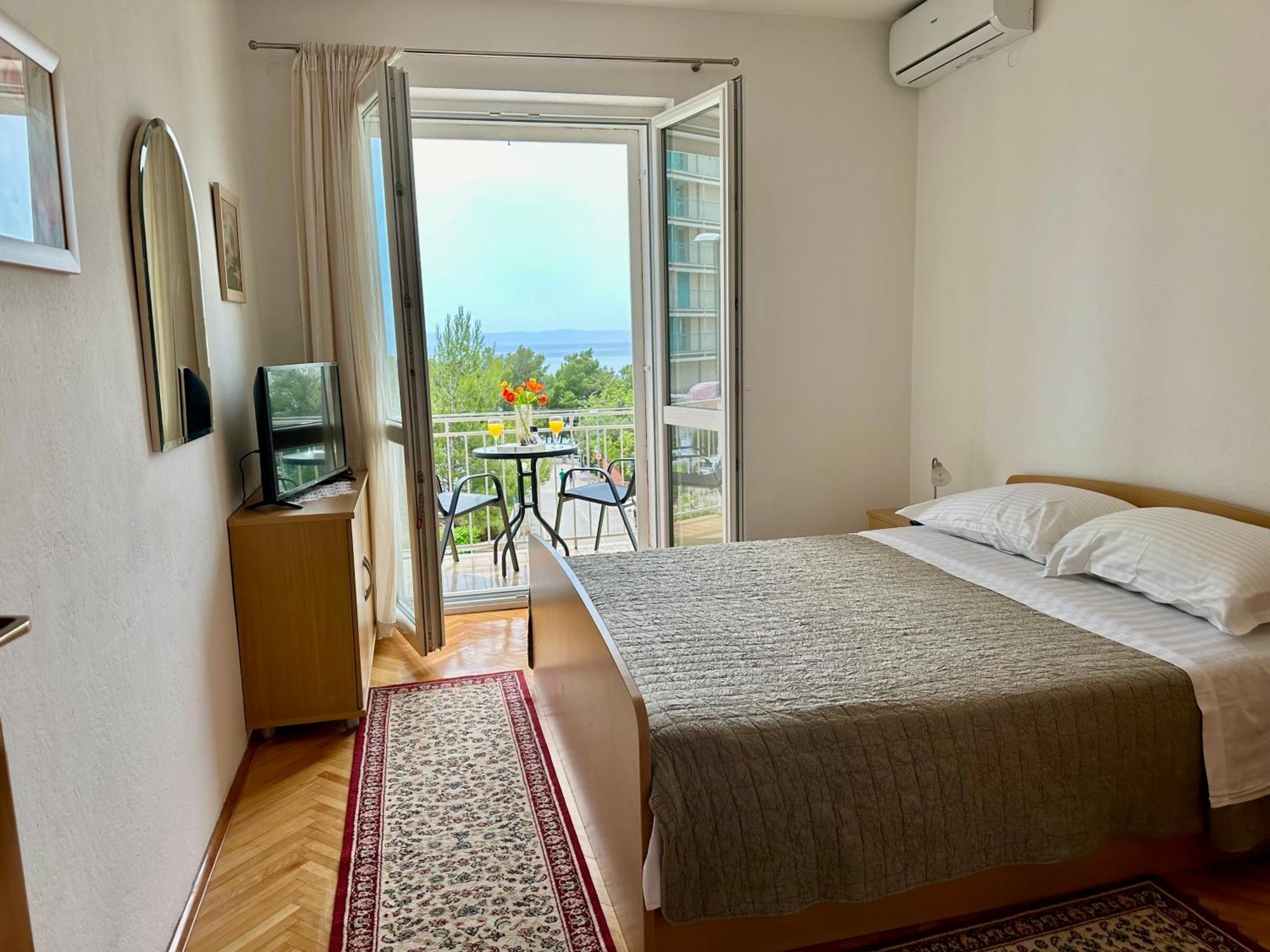 Spacious Family Apartment Near The Beach Makarska Esterno foto