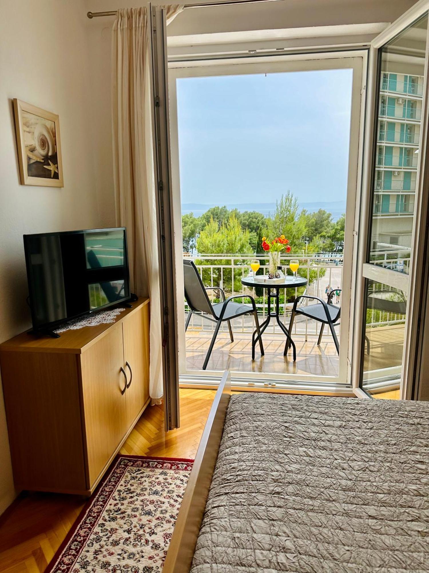 Spacious Family Apartment Near The Beach Makarska Esterno foto