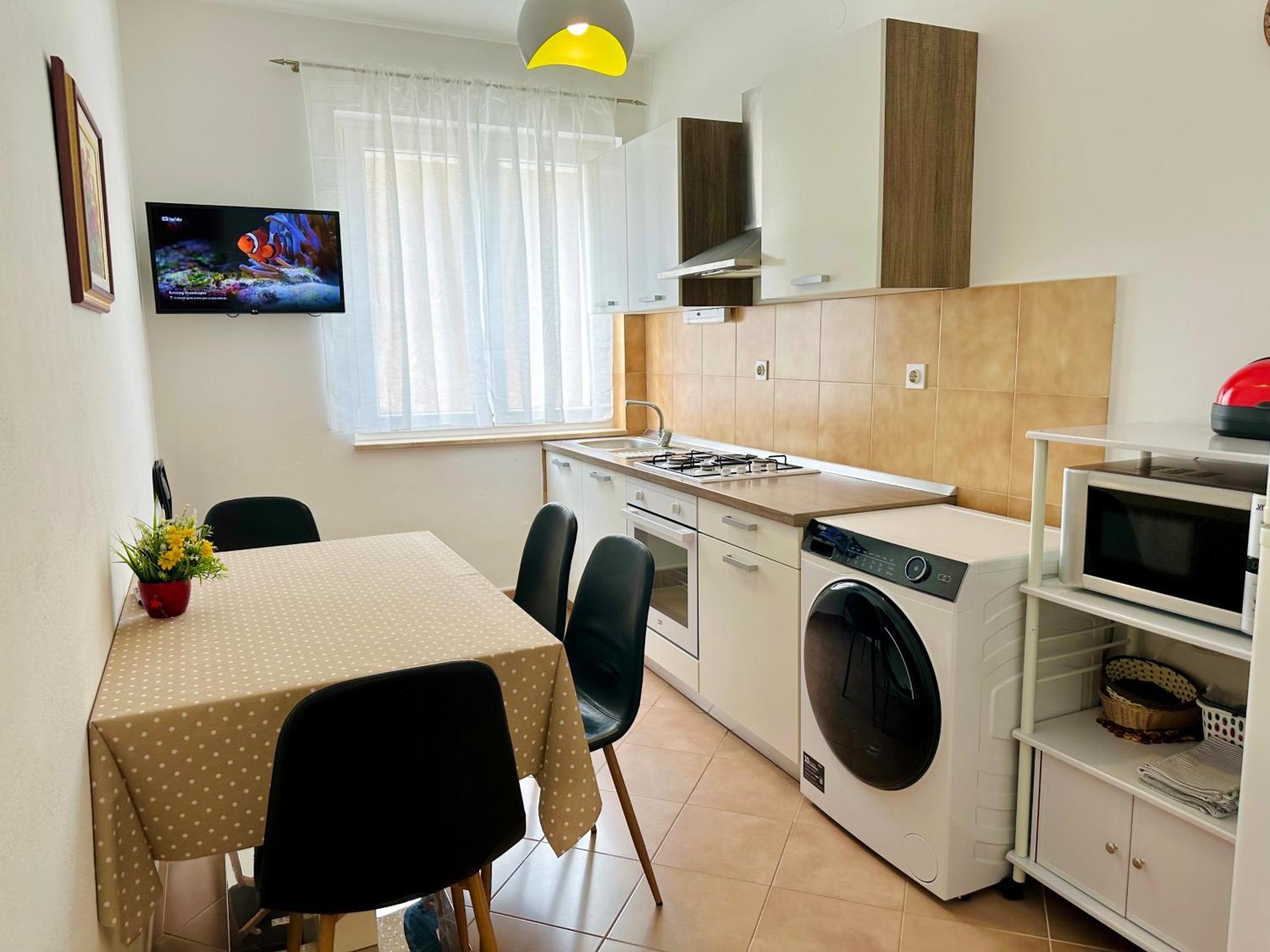 Spacious Family Apartment Near The Beach Makarska Esterno foto