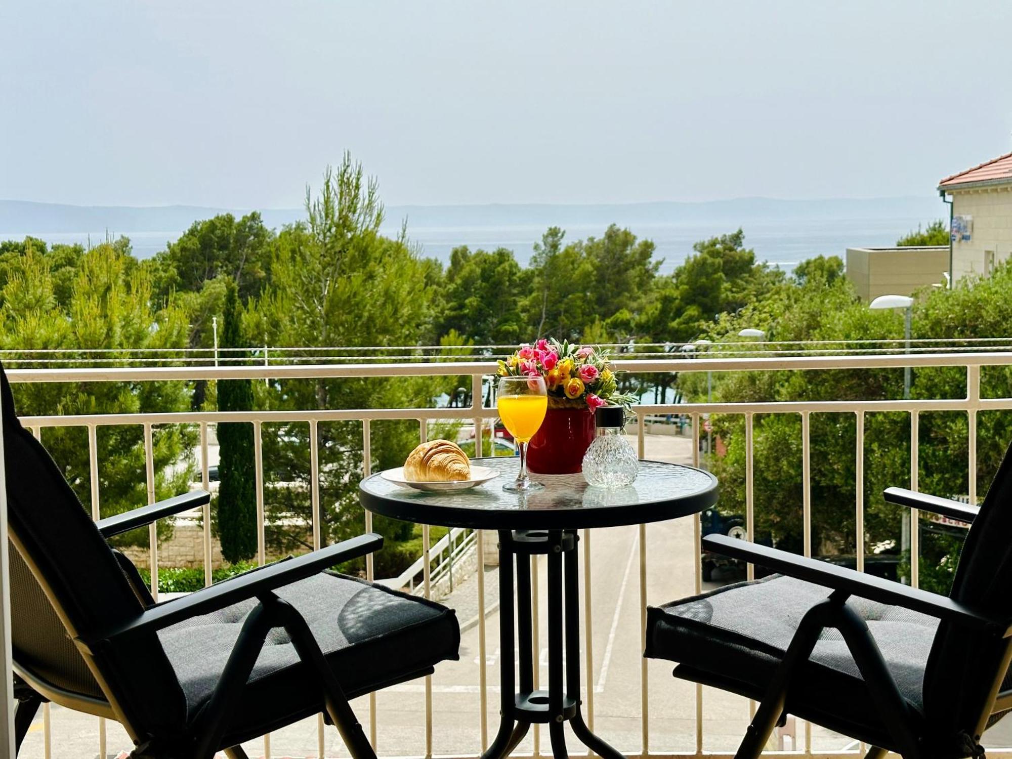 Spacious Family Apartment Near The Beach Makarska Esterno foto