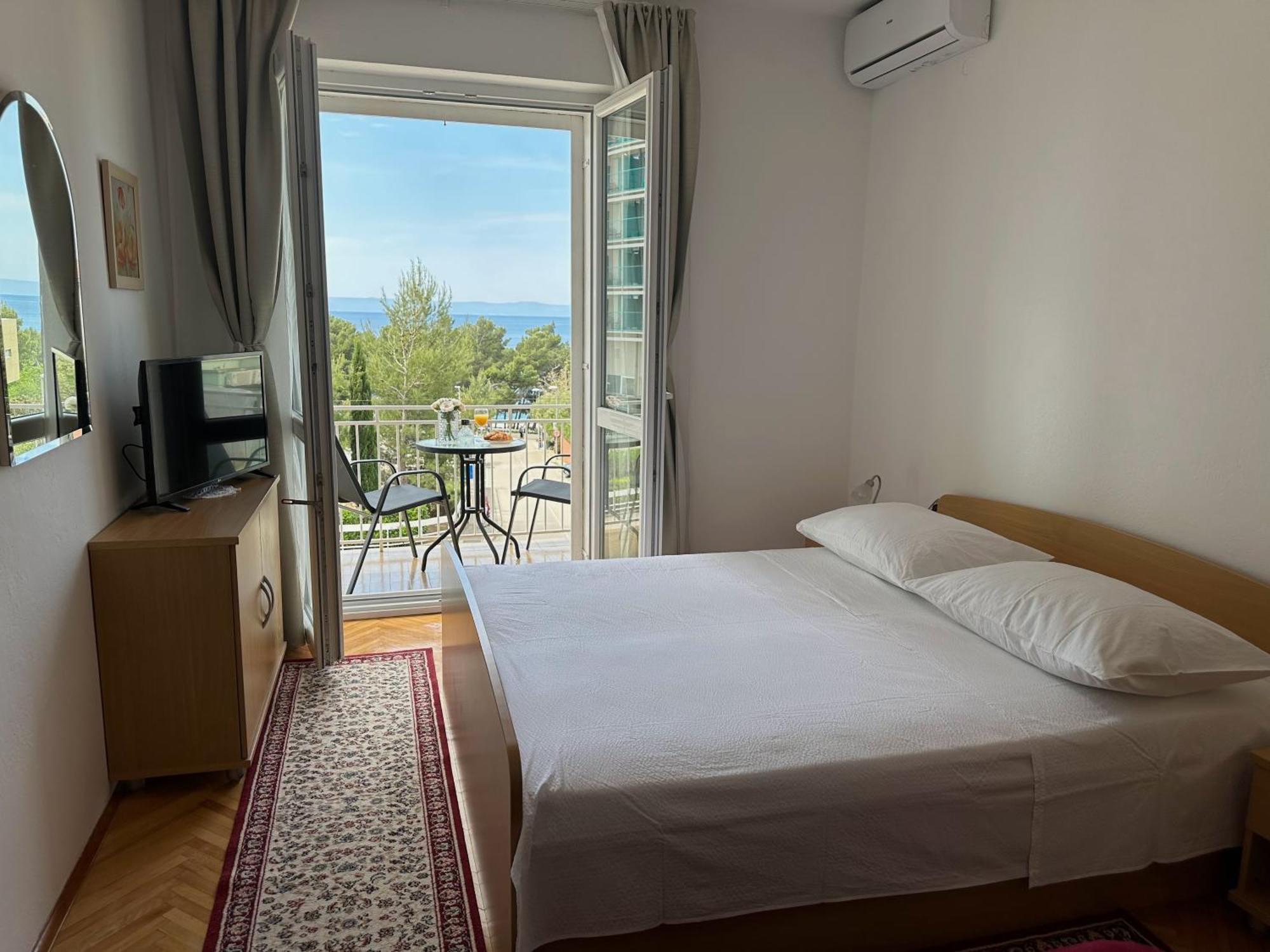 Spacious Family Apartment Near The Beach Makarska Esterno foto