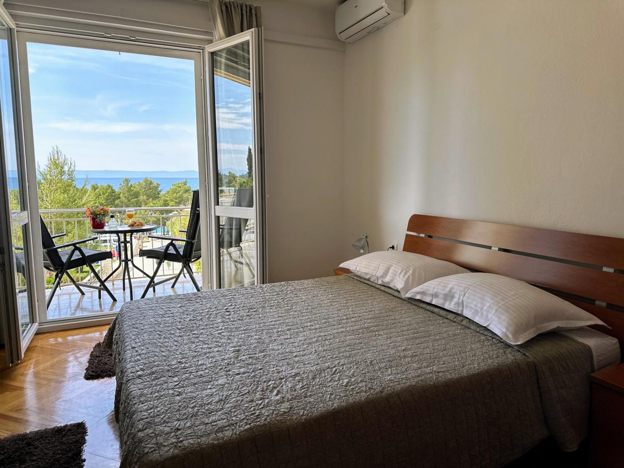 Spacious Family Apartment Near The Beach Makarska Esterno foto
