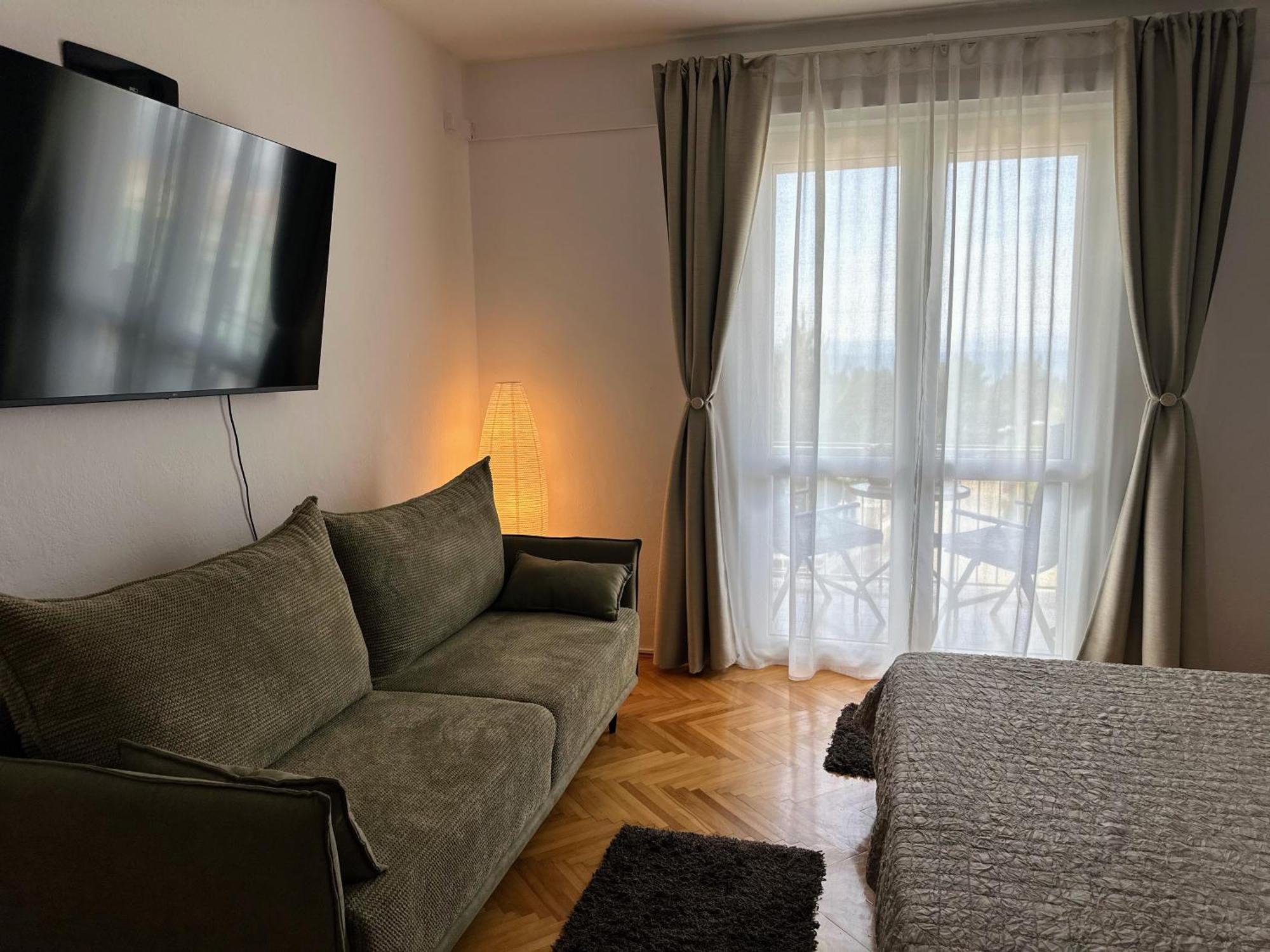 Spacious Family Apartment Near The Beach Makarska Esterno foto