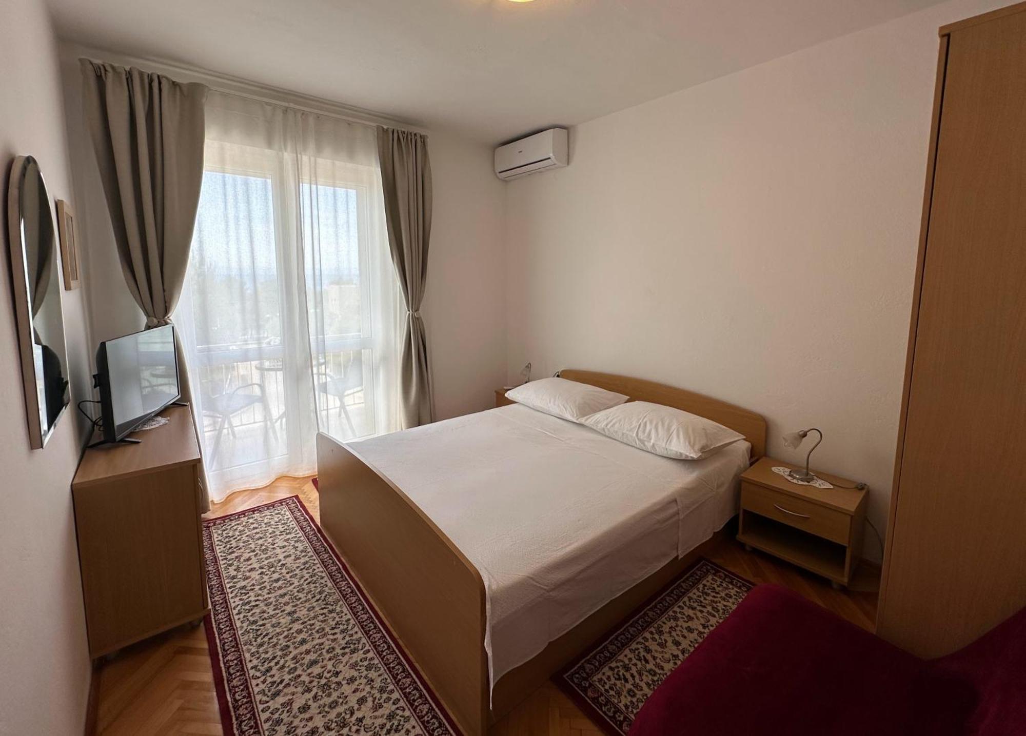 Spacious Family Apartment Near The Beach Makarska Esterno foto